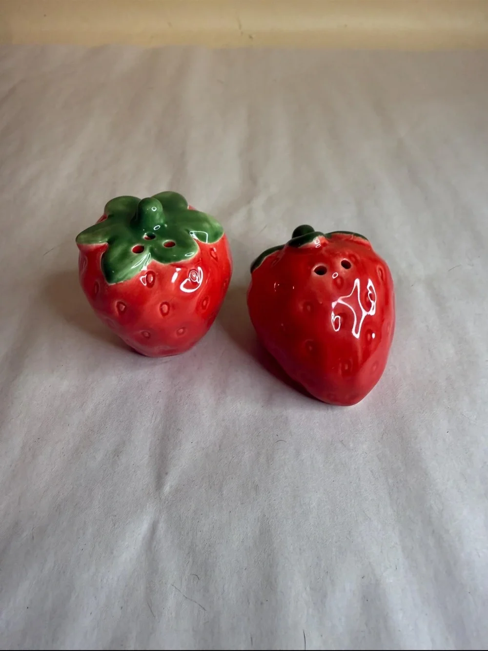 Cracker Barrel Strawberry Mini Salt And Pepper Shaker Set 2026$